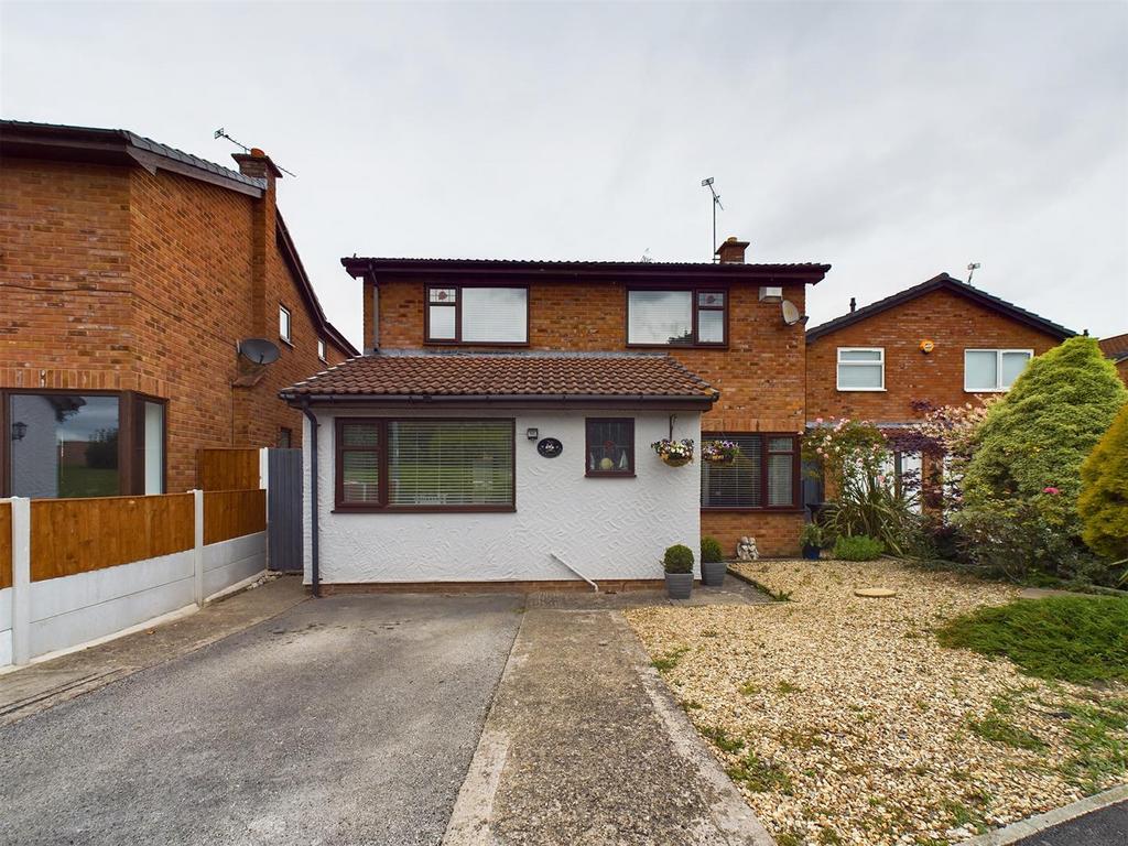 Summerfields, Rhostyllen, Wrexham 3 bed detached house for sale £270,000