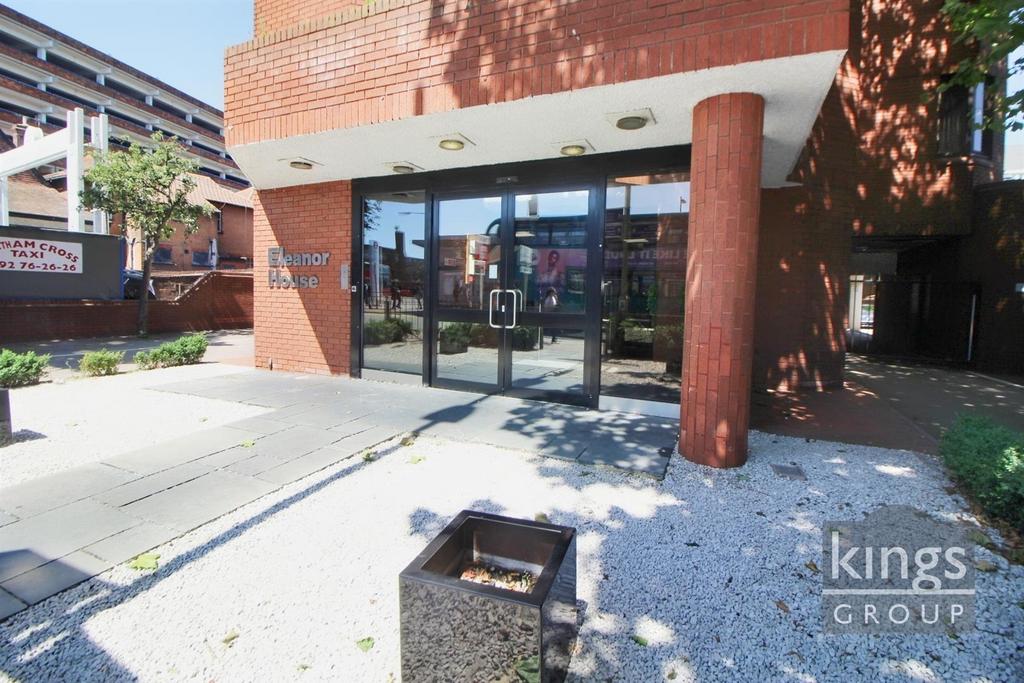Eleanor House, Waltham Cross 2 bed apartment £1,400 pcm (£323 pw)
