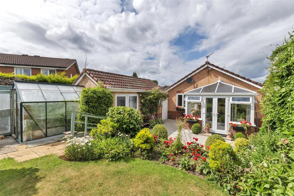 Longueville Drive, Oswestry 2 bed detached bungalow for sale £249,950