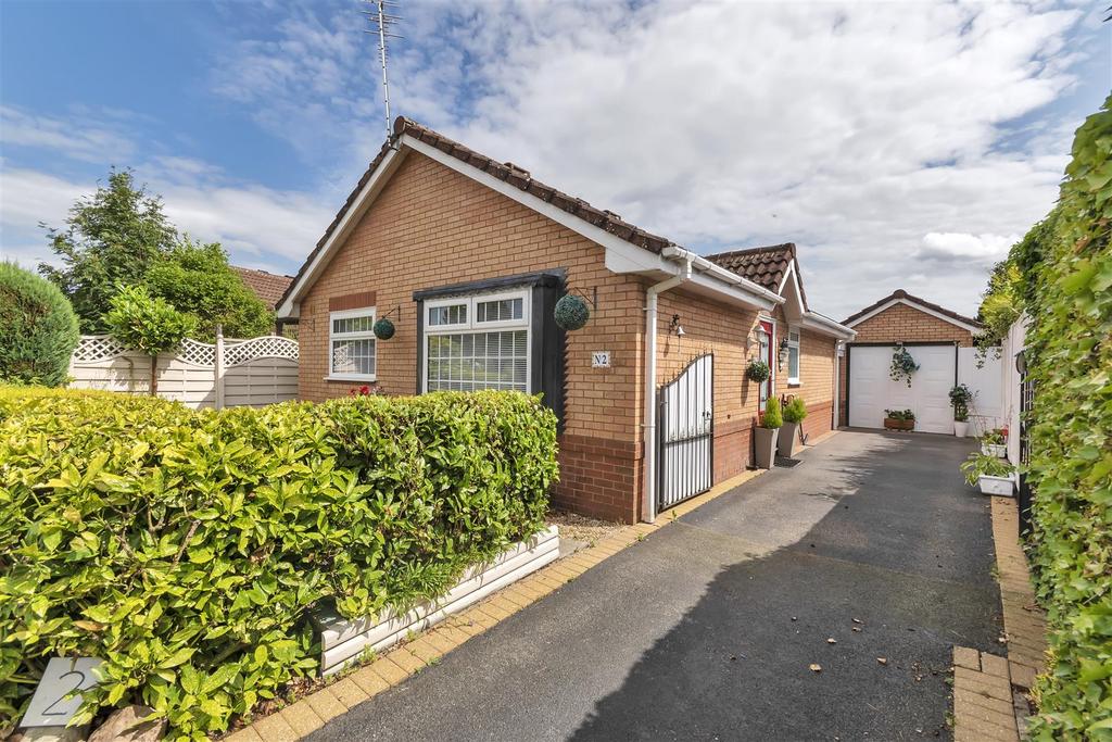 Longueville Drive, Oswestry 2 bed detached bungalow for sale £249,950