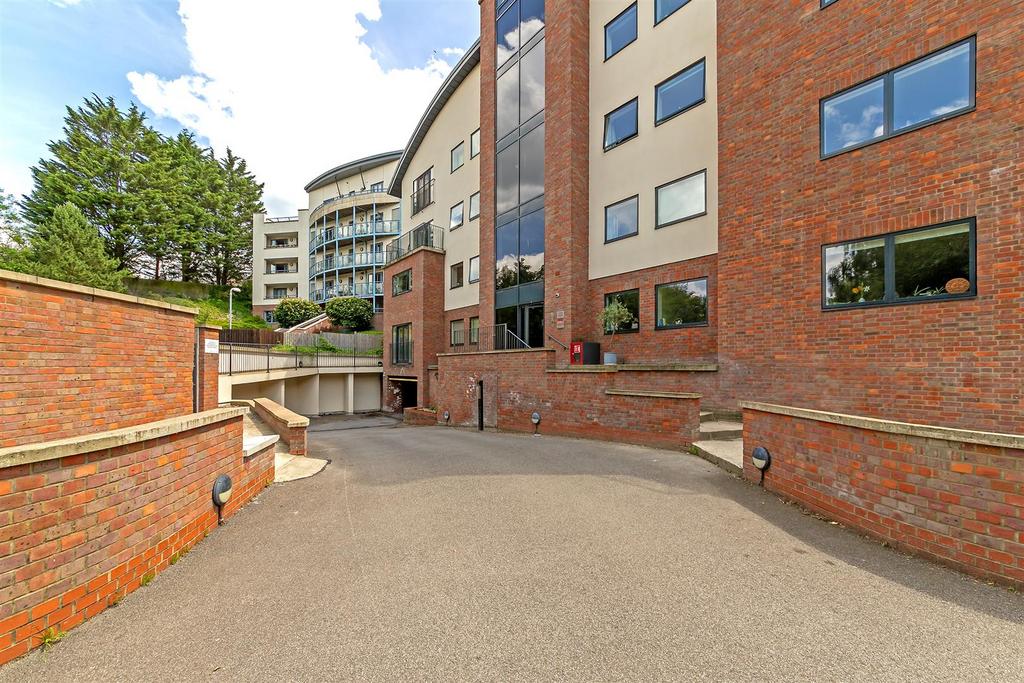 20 Brookside Court-5.jpg