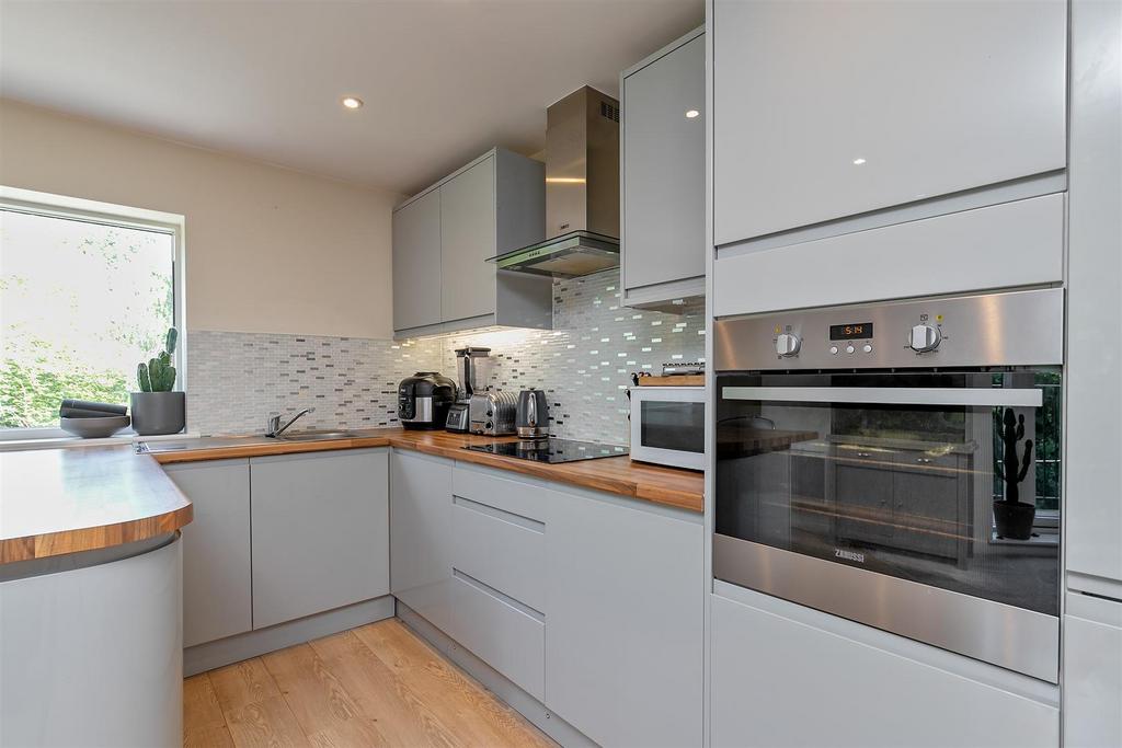 20 Brookside Court-27.jpg