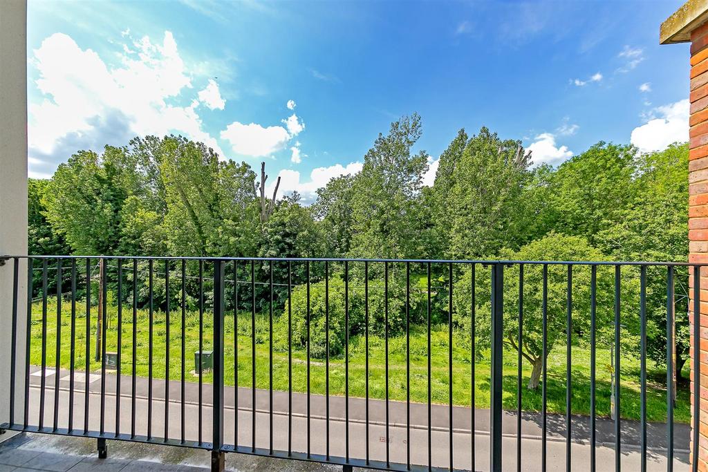 20 Brookside Court-36.jpg