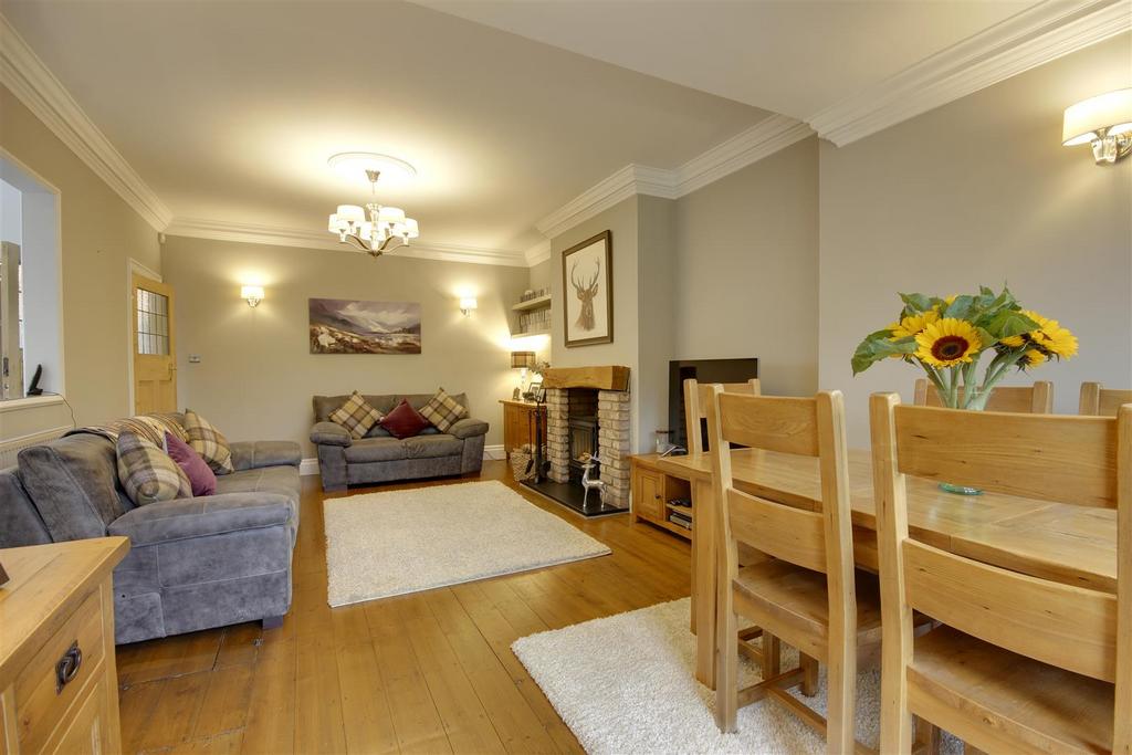 Sitting/Dining Room