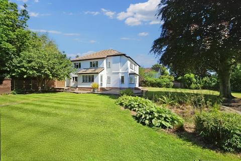 5 bedroom detached house to rent, Kensington Gardens, Hale