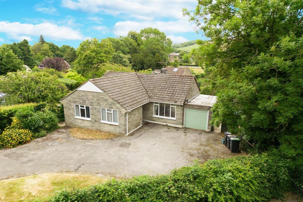 Church Lane, Sutton Waldron... 3 bed detached bungalow £1,600 pcm (£