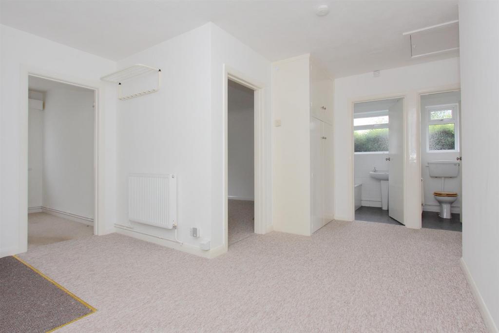 Church Lane, Sutton Waldron... 3 bed detached bungalow £1,600 pcm (£