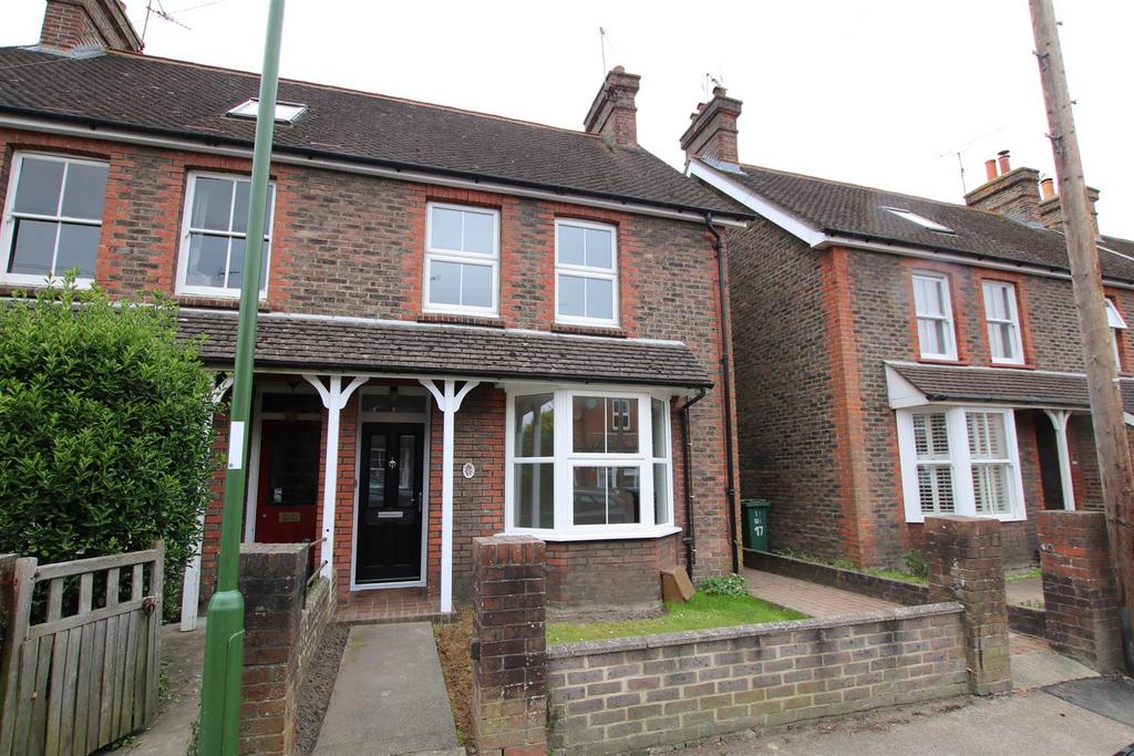 Swindon Road, Horsham 3 bed semidetached house £1,675 pcm (£387 pw)