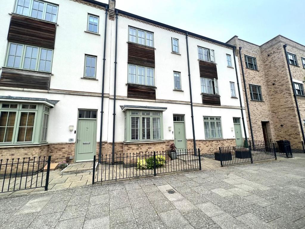 High Street, Upton, Northampton NN5 5 bed townhouse for sale £325,000