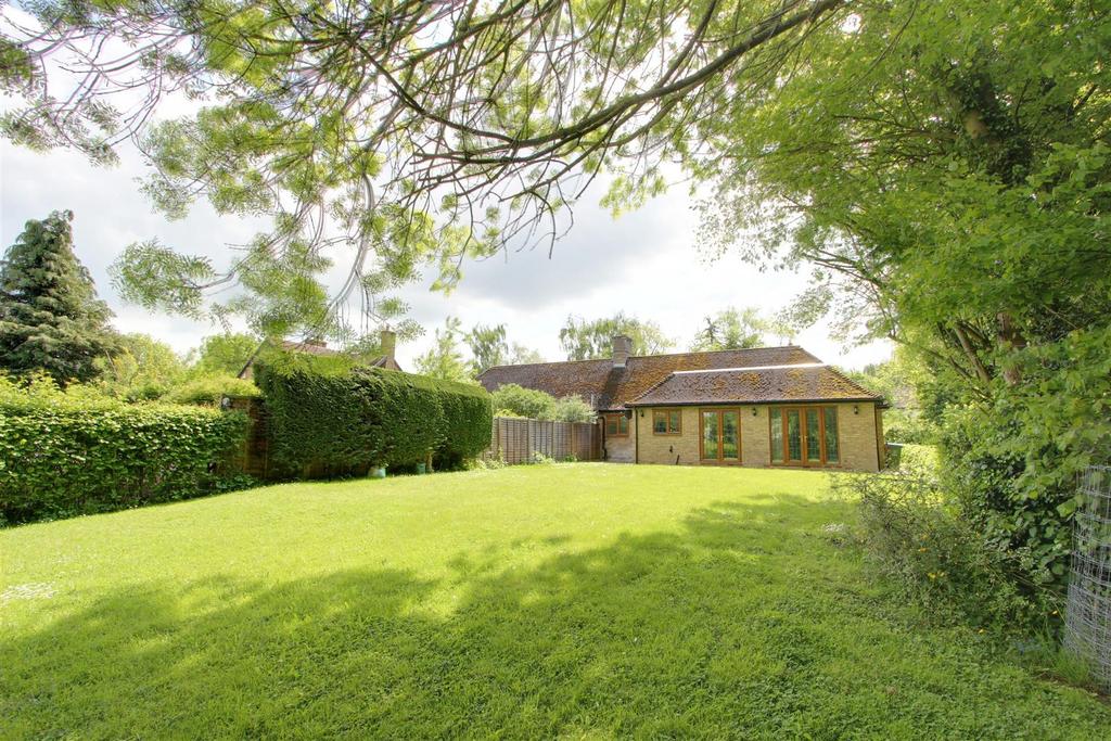 Drayton Beauchamp, Tring 2 bed semidetached house £1,600 pcm (£369 pw)