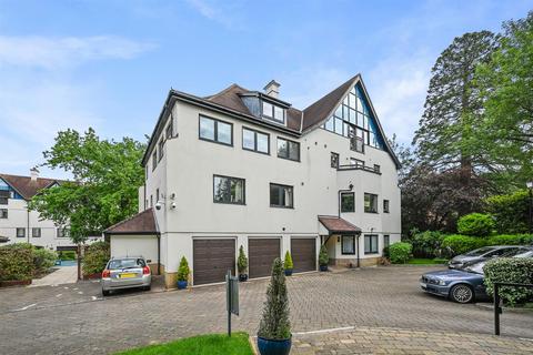 3 bedroom apartment to rent, Carew Road, Northwood, HA6