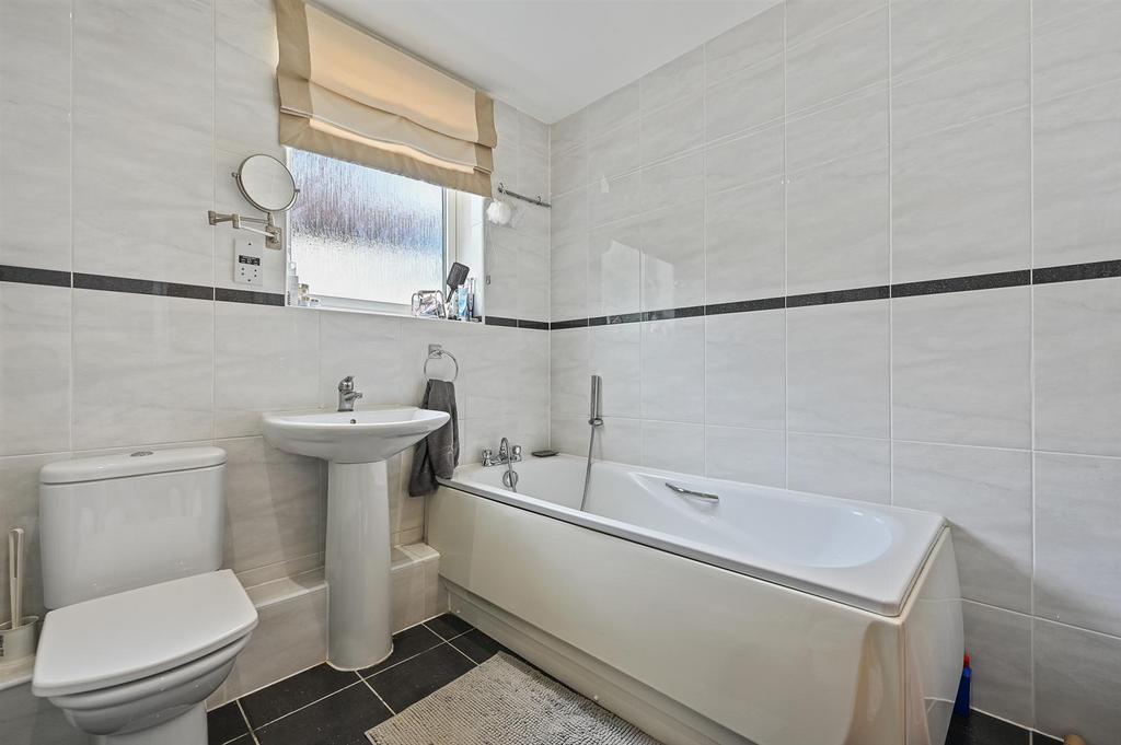 OC - Flat 2, Viceroy Court - Bathroom3 (1).jpg