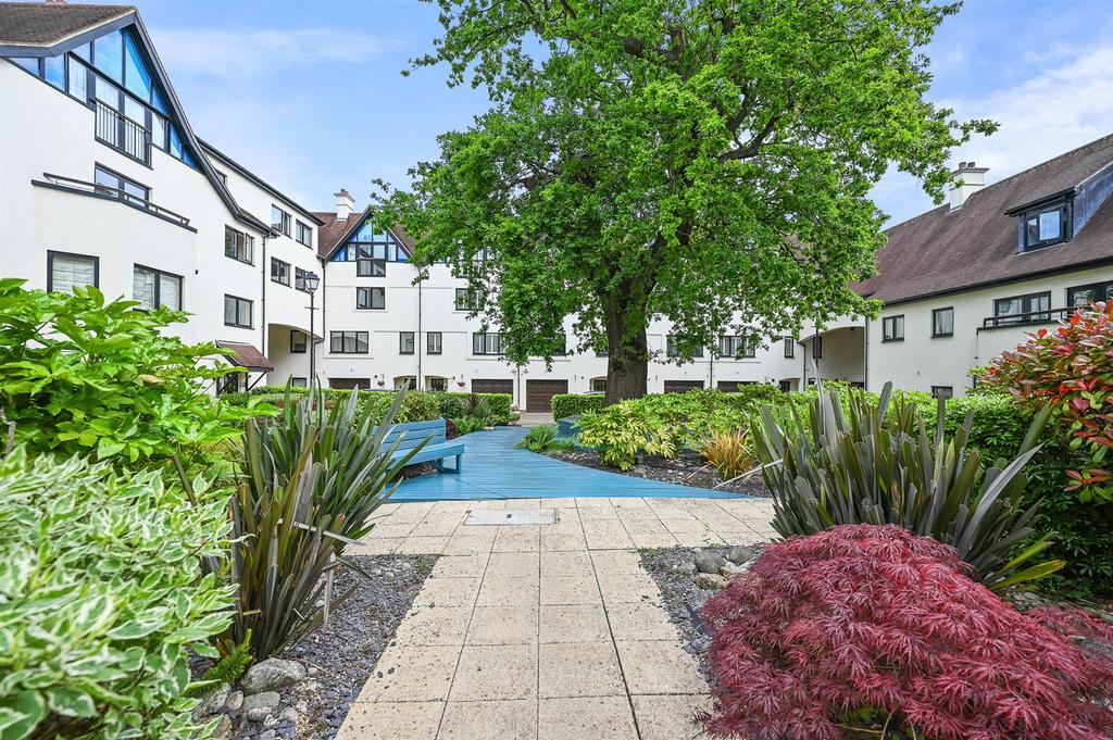 OC - Flat 2, Viceroy Court - Comm Garden1 (1).jpg