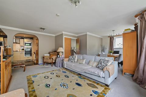 3 bedroom apartment to rent, Carew Road, Northwood, HA6