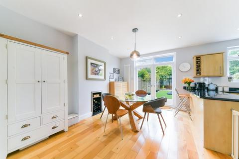 19 Meadow Close, London, SW20 9JB