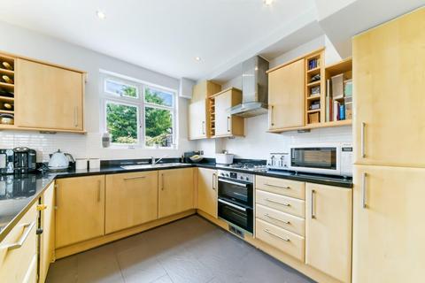 19 Meadow Close, London, SW20 9JB
