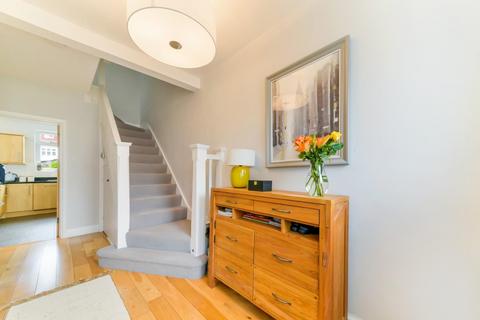 19 Meadow Close, London, SW20 9JB