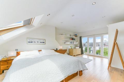 19 Meadow Close, London, SW20 9JB