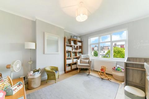 19 Meadow Close, London, SW20 9JB