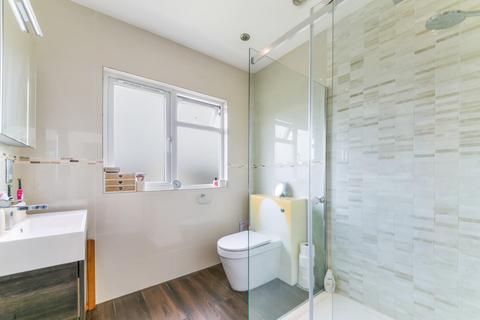 19 Meadow Close, London, SW20 9JB