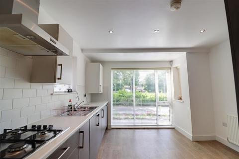 922 Beverley Road, Hull, HU6 7DA