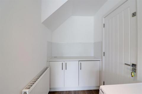 922 Beverley Road, Hull, HU6 7DA
