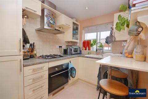 5 Grenada Close, Eastbourne, BN23 5TJ