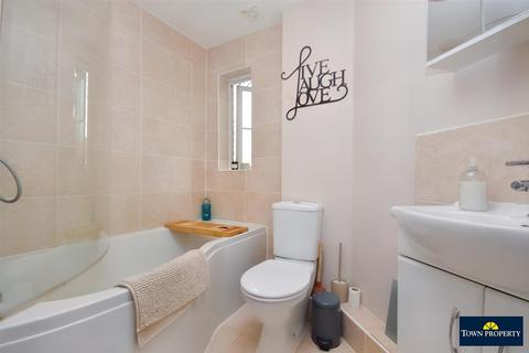 5 Grenada Close, Eastbourne, BN23 5TJ