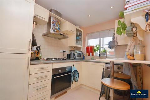 5 Grenada Close, Eastbourne, BN23 5TJ
