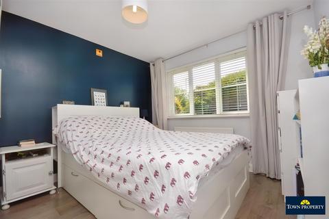 5 Grenada Close, Eastbourne, BN23 5TJ