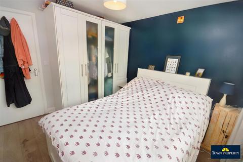 5 Grenada Close, Eastbourne, BN23 5TJ