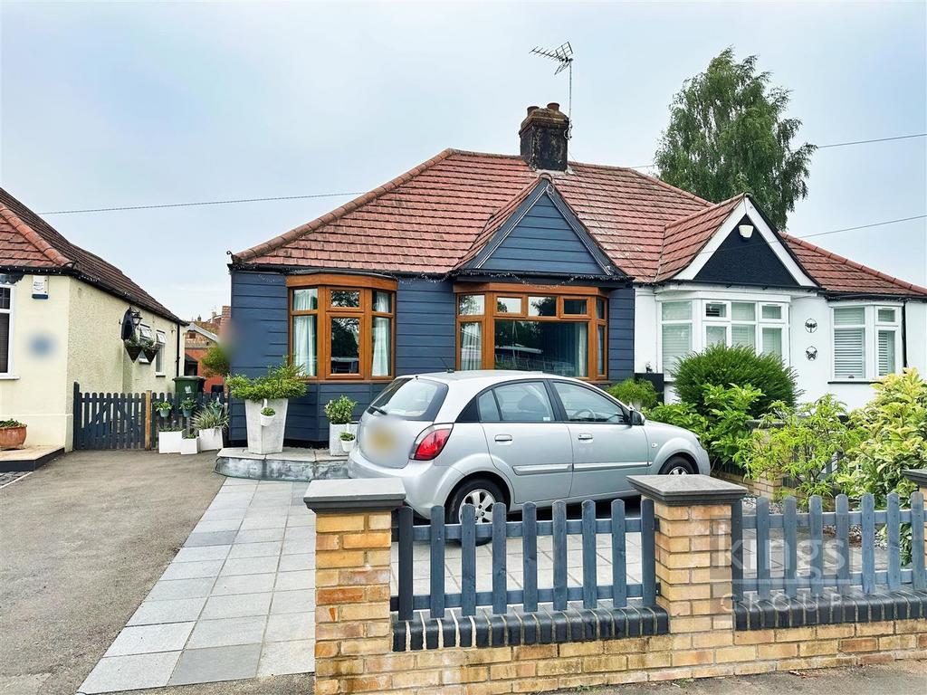 Blindmans Lane, Cheshunt, Waltham Cross 2 bed semidetached bungalow