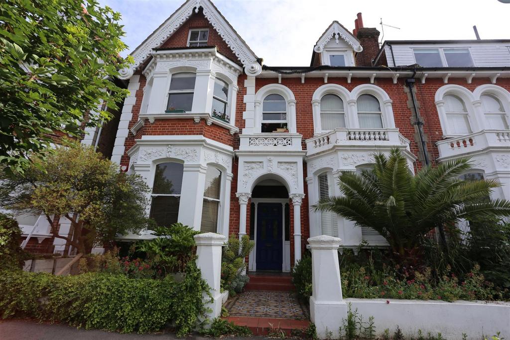 Eaton Villas, Hove 2 bed flat £1,800 pcm (£415 pw)