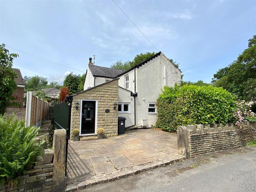Bowden Lane, ChapelEnLeFrith, High Peak 3 bed semidetached house