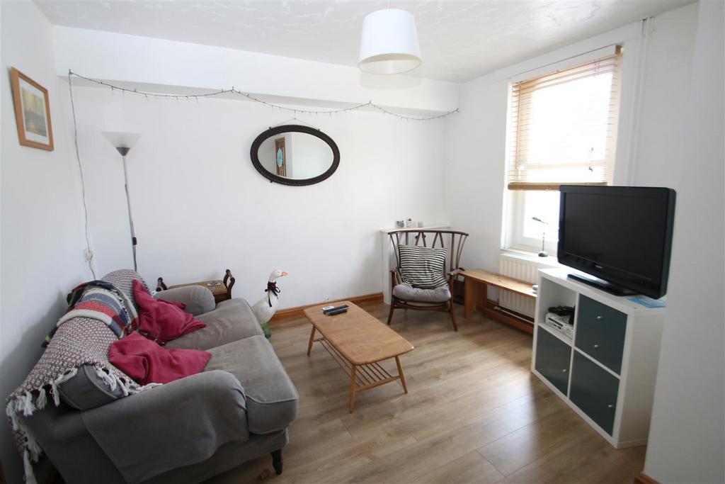 Devizes Road, Salisbury 4 bed terraced house for sale £325,000