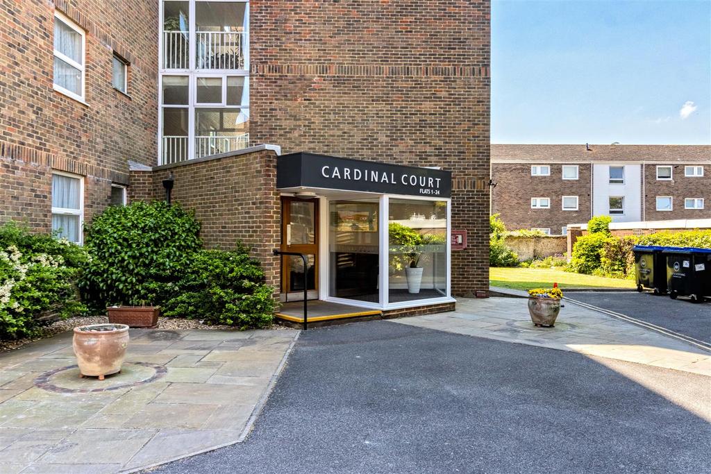 Pevensey Road, Worthing 2 bed flat to rent £1,300 pcm (£300 pw)