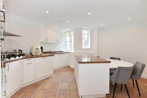 3 bedroom flat to rent, Chesterfield House, South Audley Street