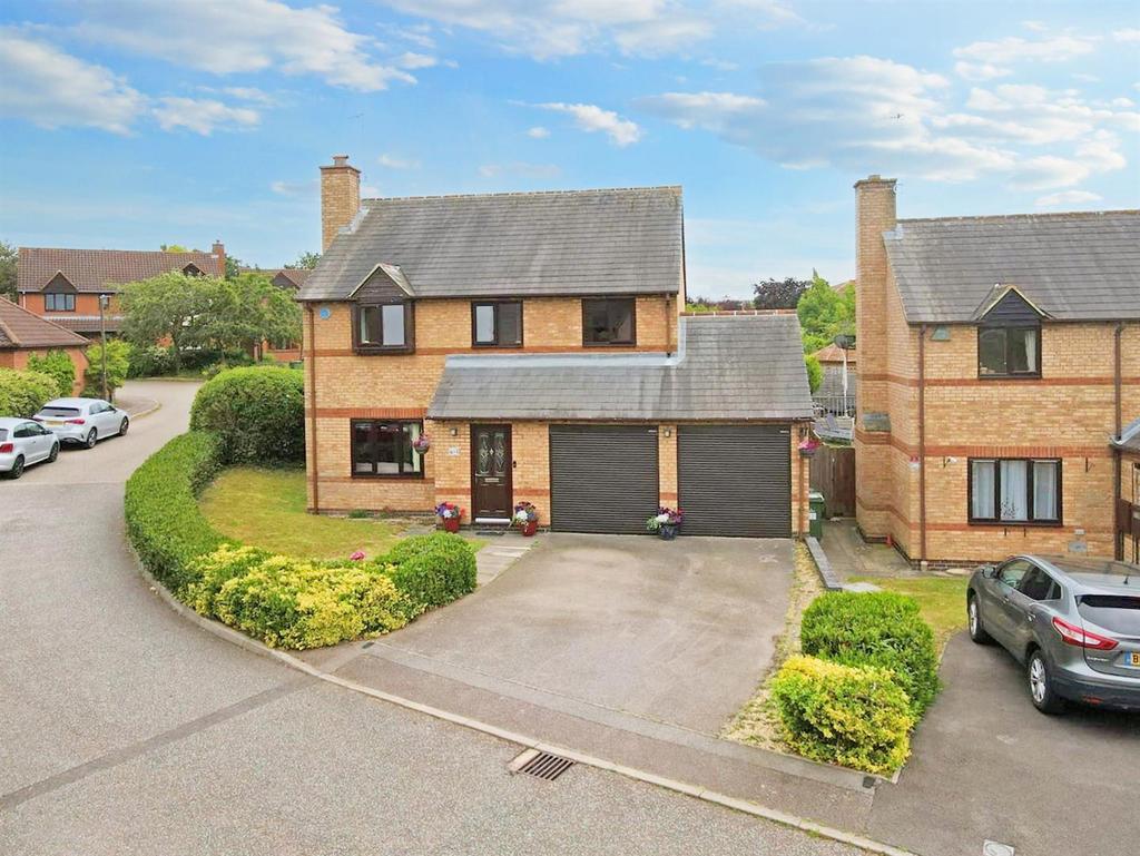 Bartholomew Close, Walton Park, Milton Keynes 4 bed detached house for