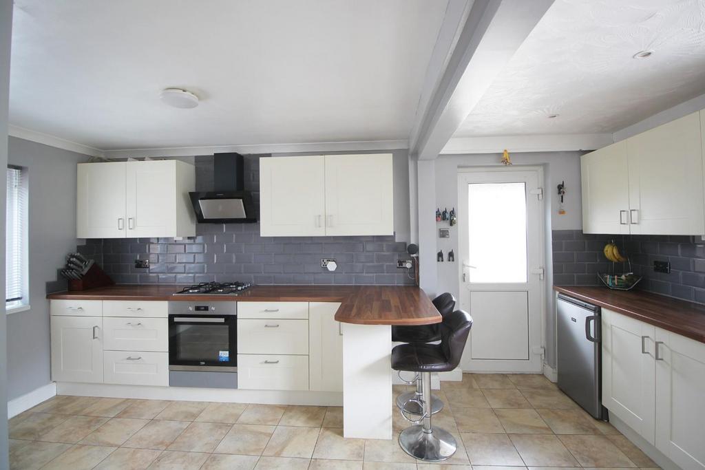 Kitchen 1.JPG
