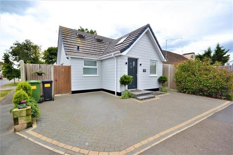 2 bedroom detached house for sale - Arcadia Road, Burnham-On-Crouch