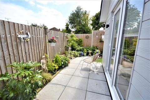 Summer Place, 1a Arcadia Road, Burnham-on-crouch, CM0 8EF