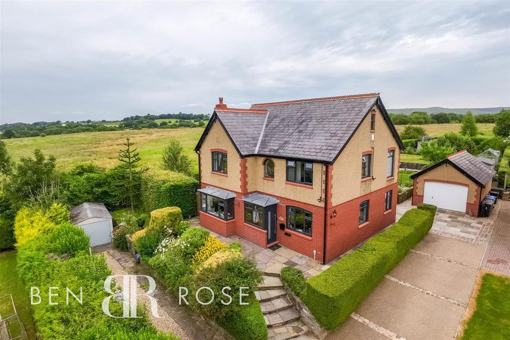 Guildford Avenue, Chorley 4 bed detached house for sale £599,995