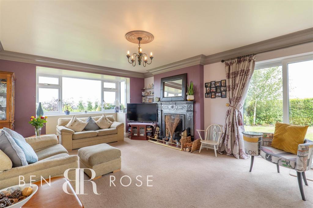 Guildford Avenue, Chorley 4 bed detached house for sale £599,995