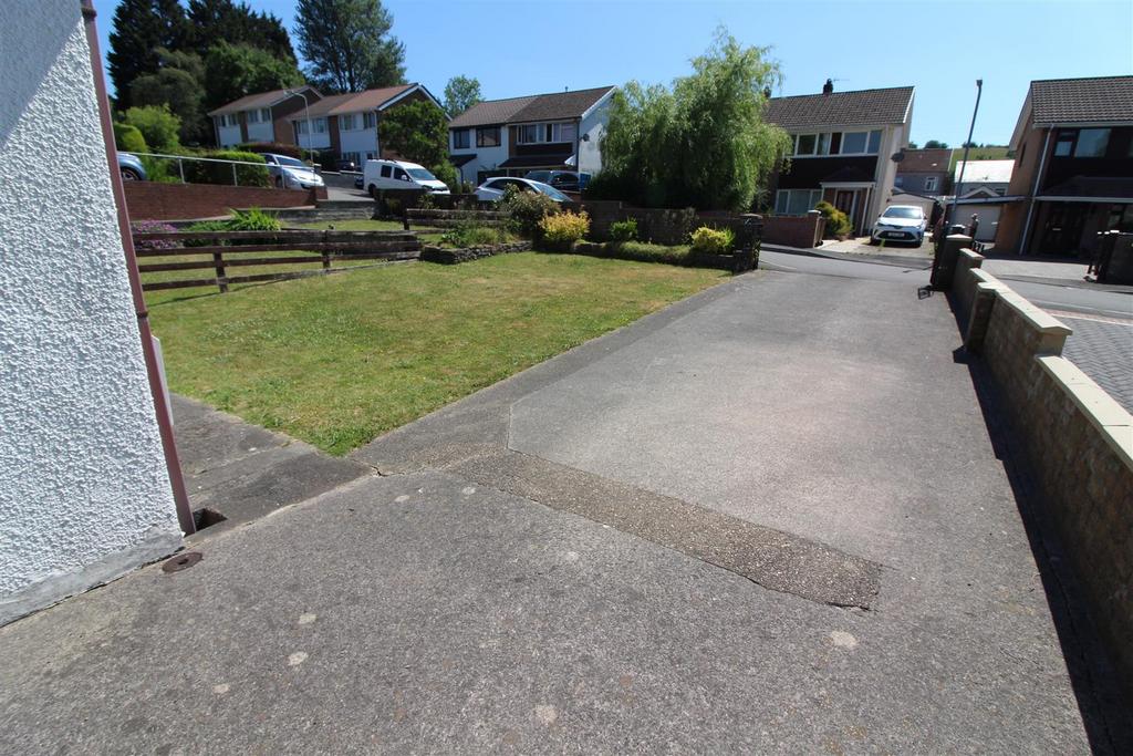 Off road parking / driveway