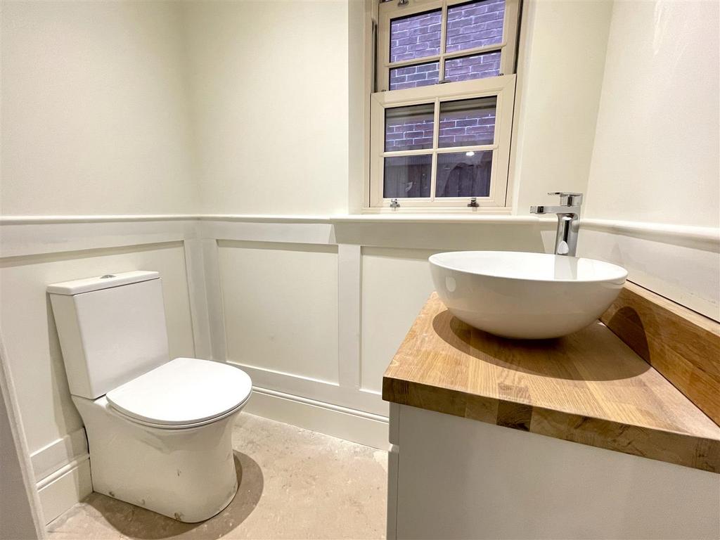 Ground floor cloak room