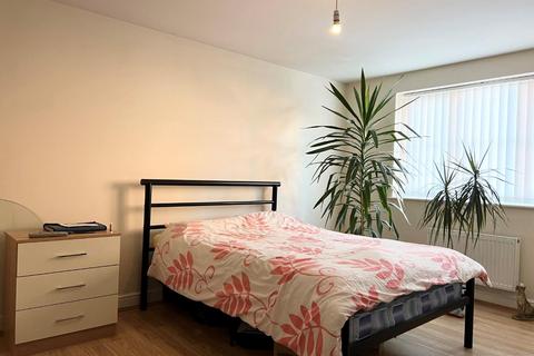 2 bedroom flat for sale - Stott Wharf, Leigh