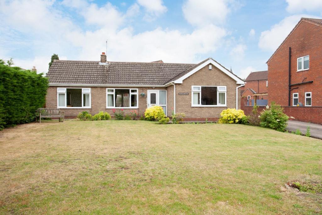 Low Street, Carlton, Goole 3 bed bungalow for sale £260,000
