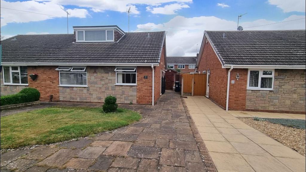 Birchwood Walk, Kingswinford 2 bed bungalow £875 pcm (£202 pw)