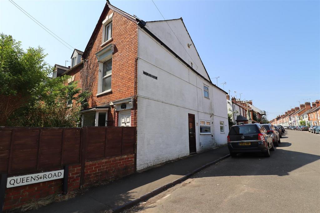 Bath Road, Banbury 2 bed duplex £825 pcm (£190 pw)