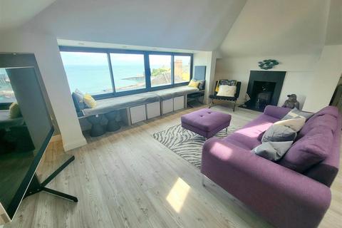 2 bedroom penthouse for sale, North Beach House, Upper Frog Street, Tenby
